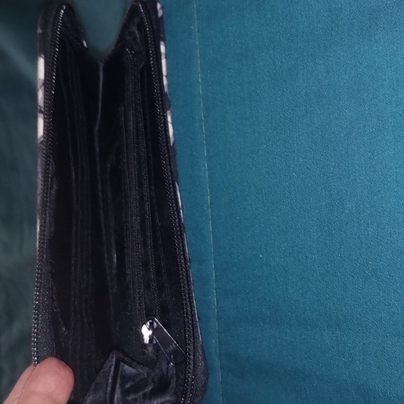 2 Vera Bradley Clutch Wallets⁰ - Picture 3 of 10